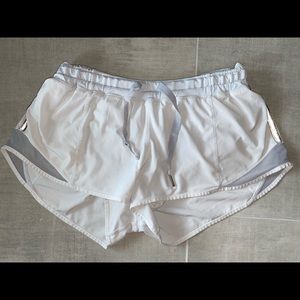 Lululemon Hotty Hot Low-Rise Lined Short 2.5"